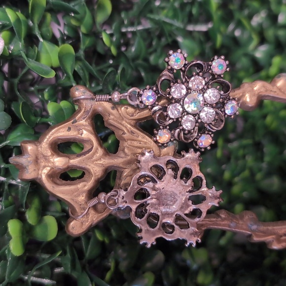 Elegant Snowflakel Crystal Earrings - Picture 4 of 5